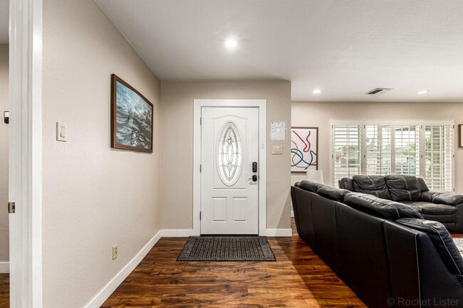 Building Photo - 8719 E Osborn Rd