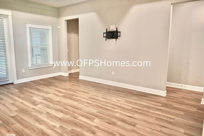 Building Photo - 4bed Home within Walking Distance to Sound