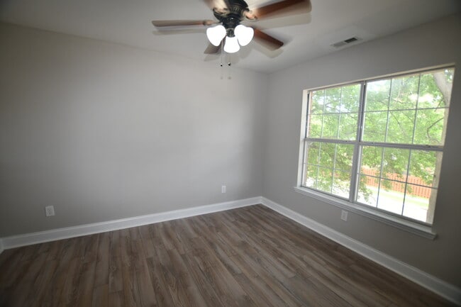 Building Photo - 486 Sussex Dr SW