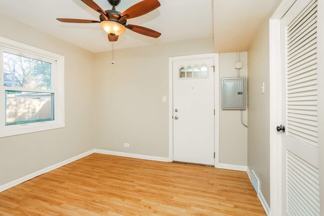 Building Photo - 10115 S California Ave