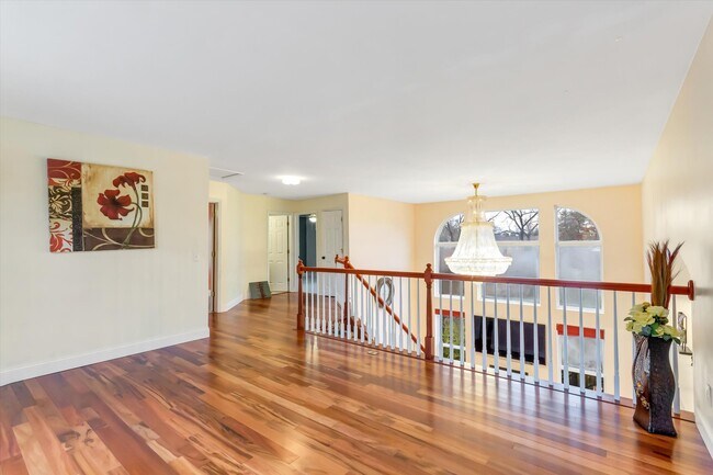 Building Photo - 627 Fox Hill Estates Dr