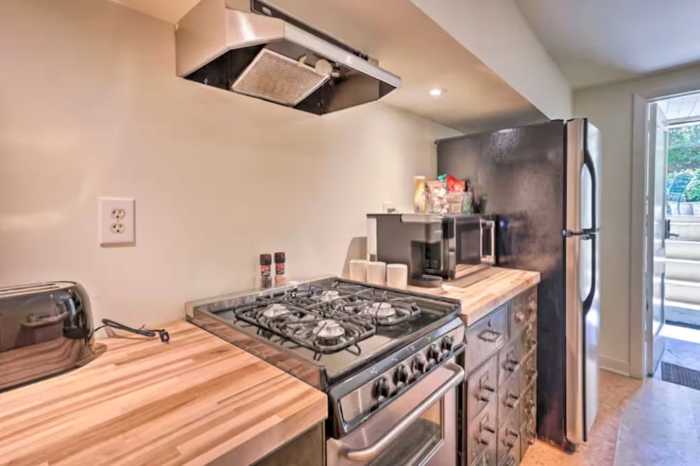 Stove - 3301 W Franklin St