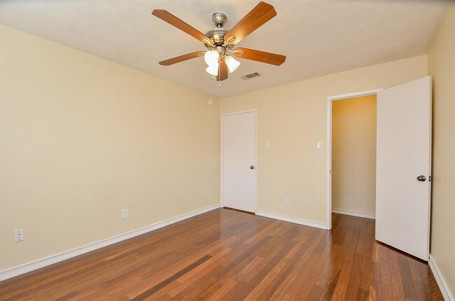 Building Photo - 2731 River Birch Dr