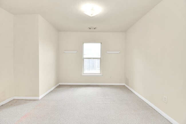 Building Photo - 19139 Mission Manor Ln