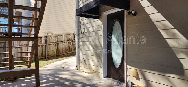 Building Photo - 755 Castlebrooke Way SE