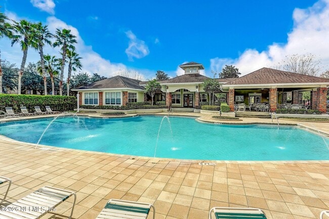 Building Photo - 7800 Point Meadows Dr