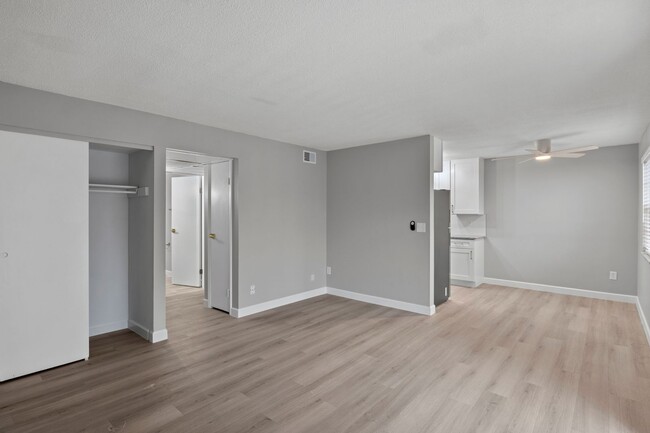 Building Photo - Kenwood: New Renovation! Spacious 2 Bedroo...