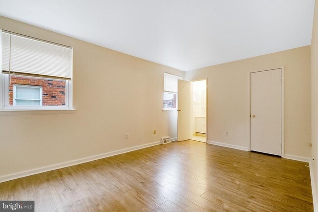 Building Photo - 9754 E Roosevelt Blvd