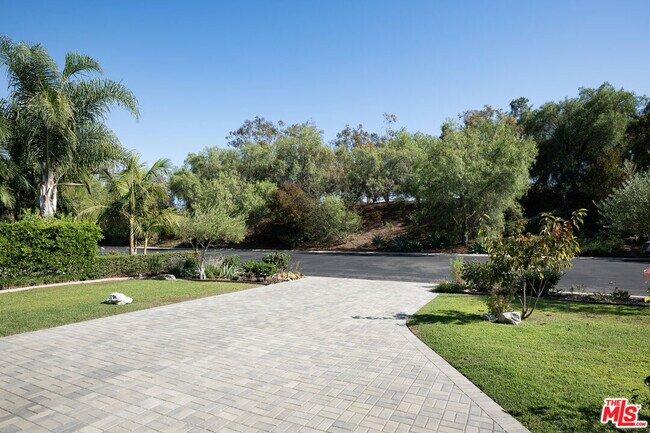 Building Photo - 9 Casaba Rd