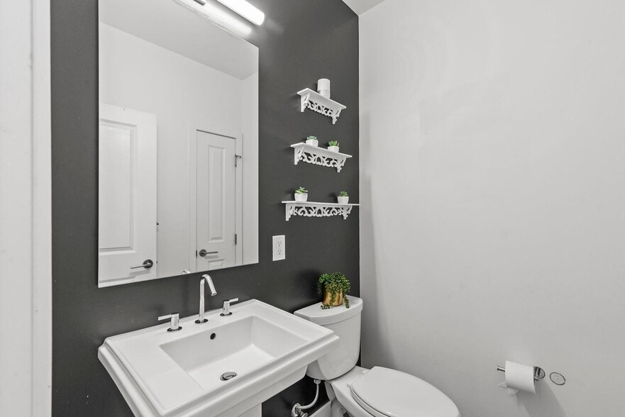 Building Photo - 1400 Hudson St