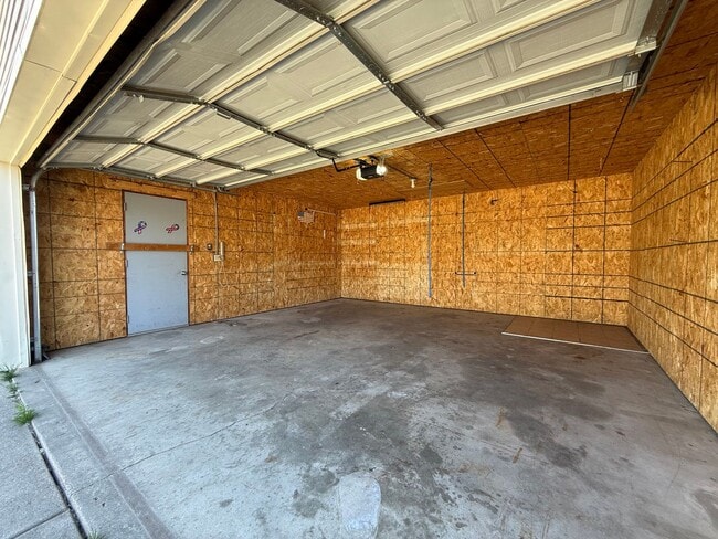 Building Photo - Beautifully Remodeled West Side Home | 3 Bedroom + Finished Basement Space