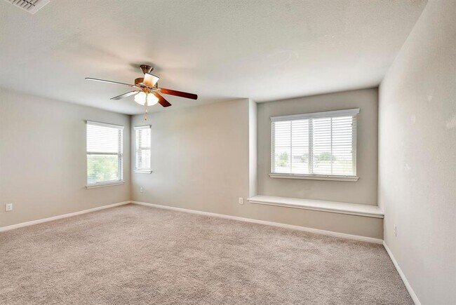 Building Photo - 741 Twisted Oaks Ln