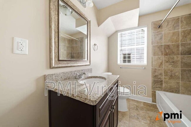 Building Photo - 324 W 36th St