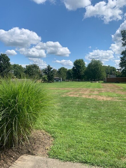 Building Photo - 1044 Sunhaven Dr