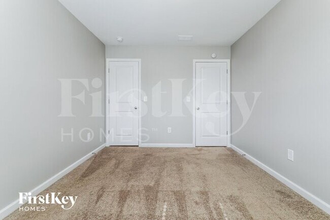 Building Photo - 2168 Hudson Dr