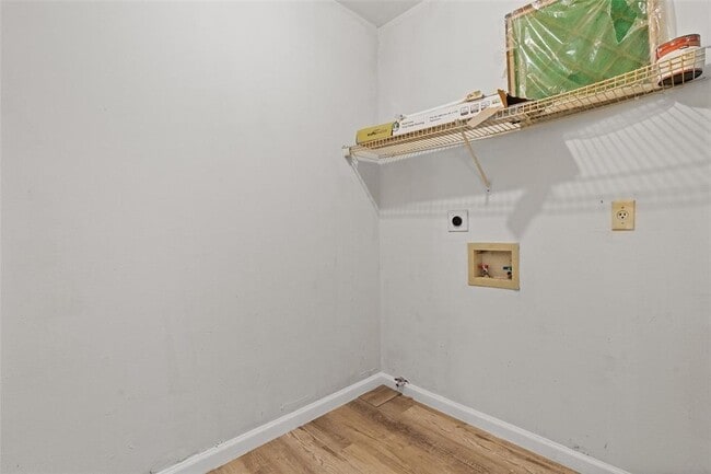 Building Photo - 1304 Delano St