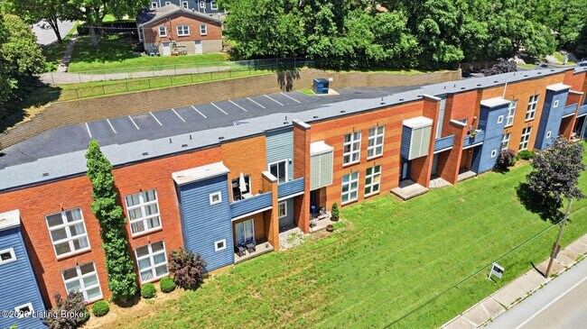 Building Photo - 2745 Grinstead Dr