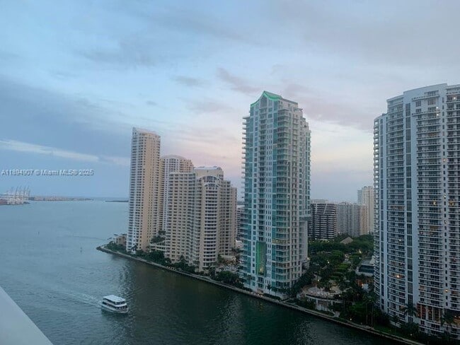 Building Photo - 300 S Biscayne Blvd