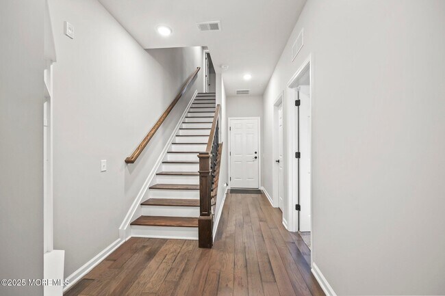 Building Photo - 5 Carty Ave