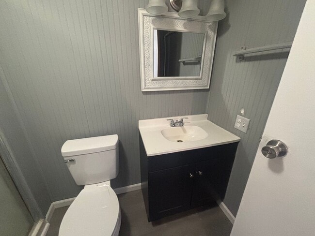 Building Photo - FOR RENT