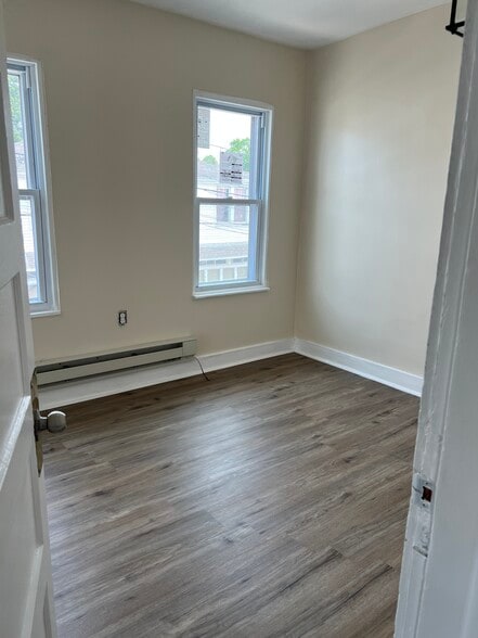 Primary Photo - 50 Pierce St