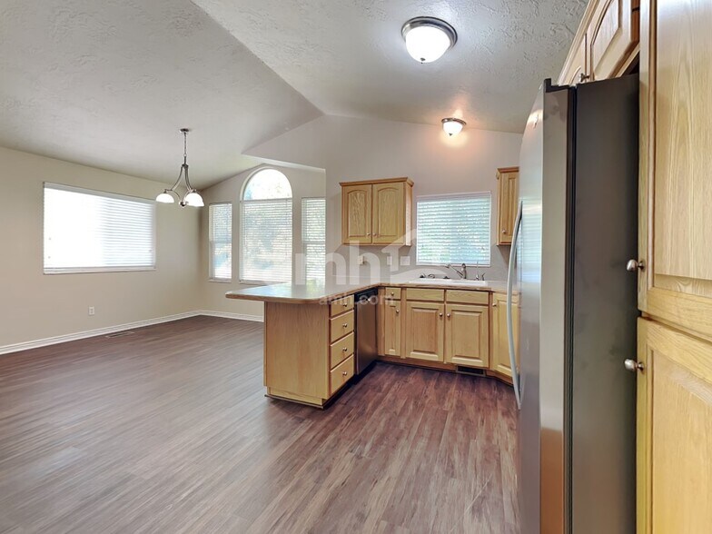 Building Photo - 1190 Inverness Dr