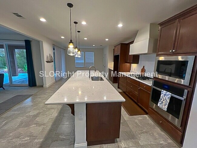 Building Photo - AVAILABLE AUGUST - Spacious Nipomo Home - 2 Bed + spacious den / 2 Bath
