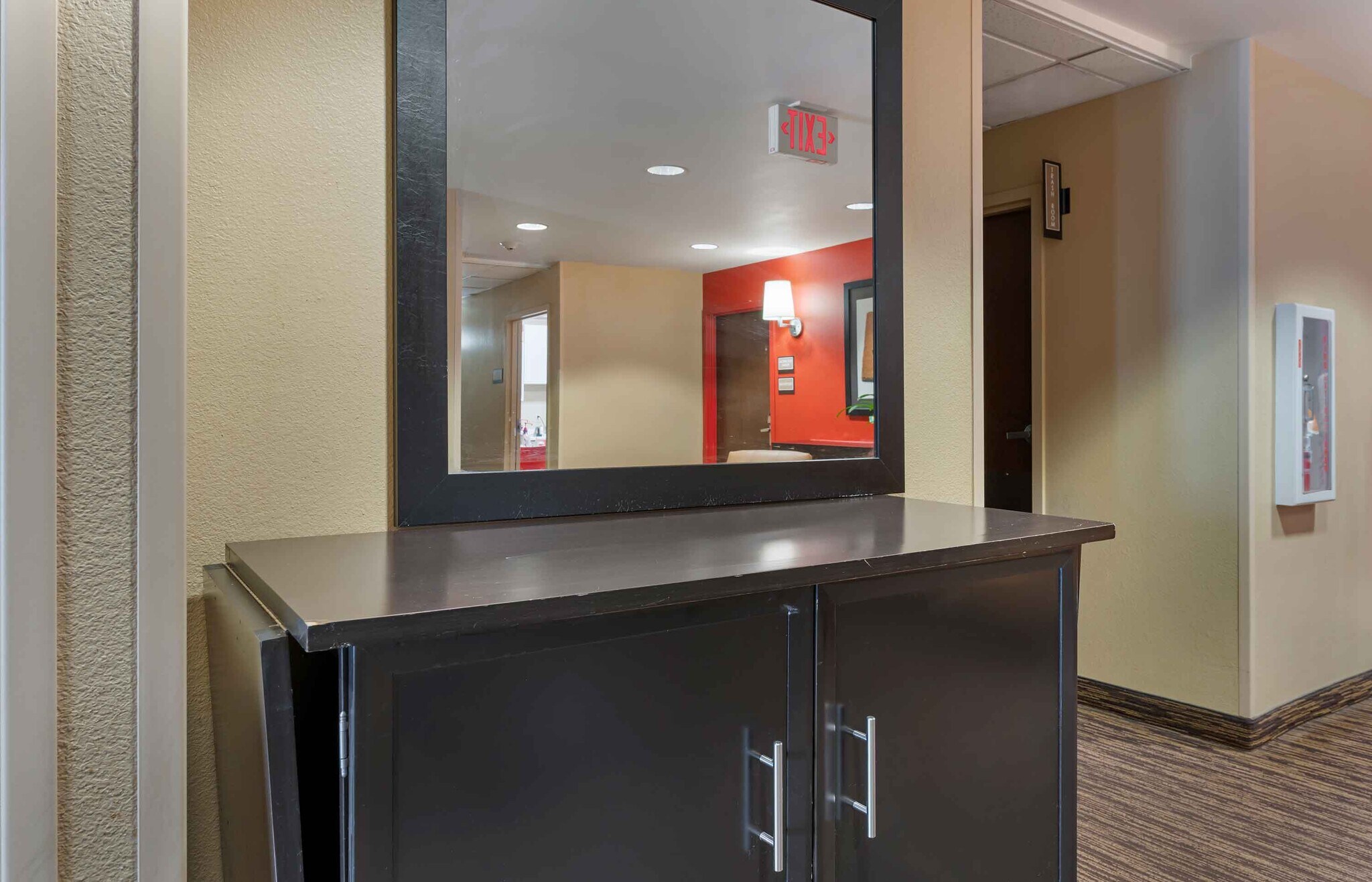 Building Photo - Furnished Studio-Indianapolis - Castleton