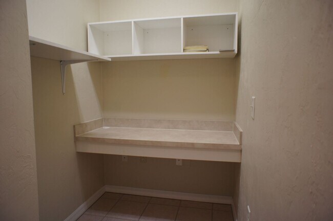 Building Photo - Lovely Condo in The Greens at West End