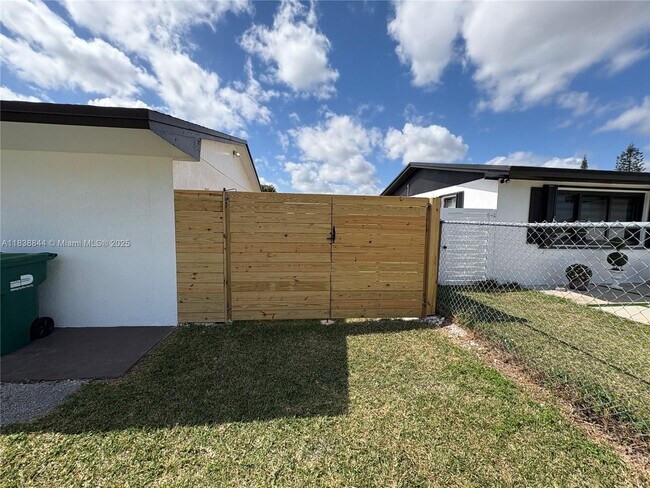 Building Photo - 29904 SW 148th Ave