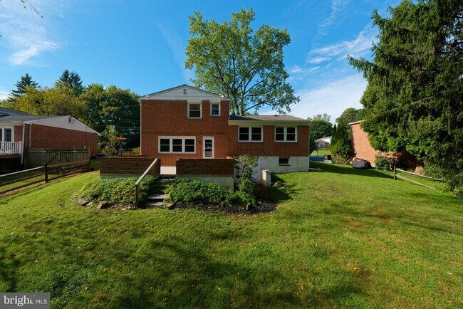 Building Photo - 7 Doe Ln