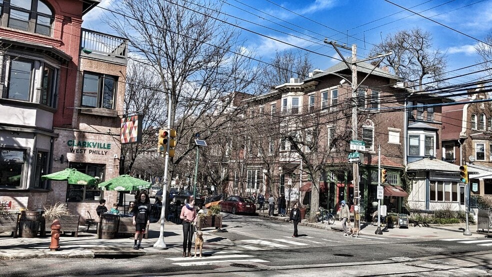 Building Photo - 322 S 42nd St