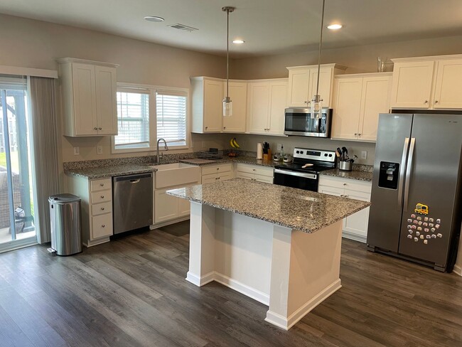 Building Photo - Stunning 4BR Home with Fenced Yard, Loft & Luxury Finishes in Elgin! Available July 1st!
