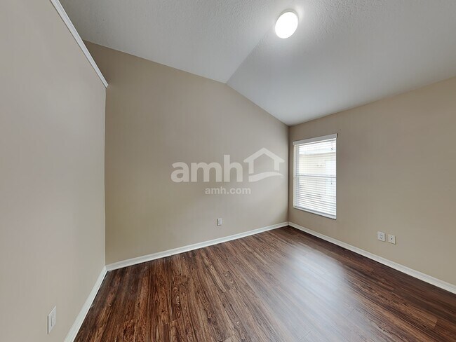 Building Photo - 6911 Exeter Park Pl
