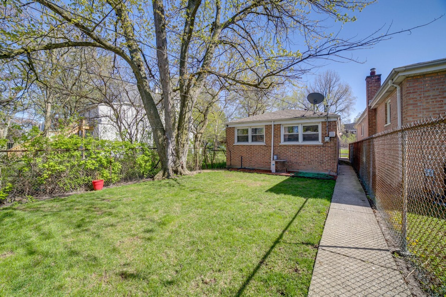 Building Photo - 544 E 92nd Pl