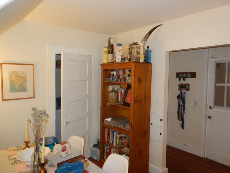 Livingroom - 85 Tower St