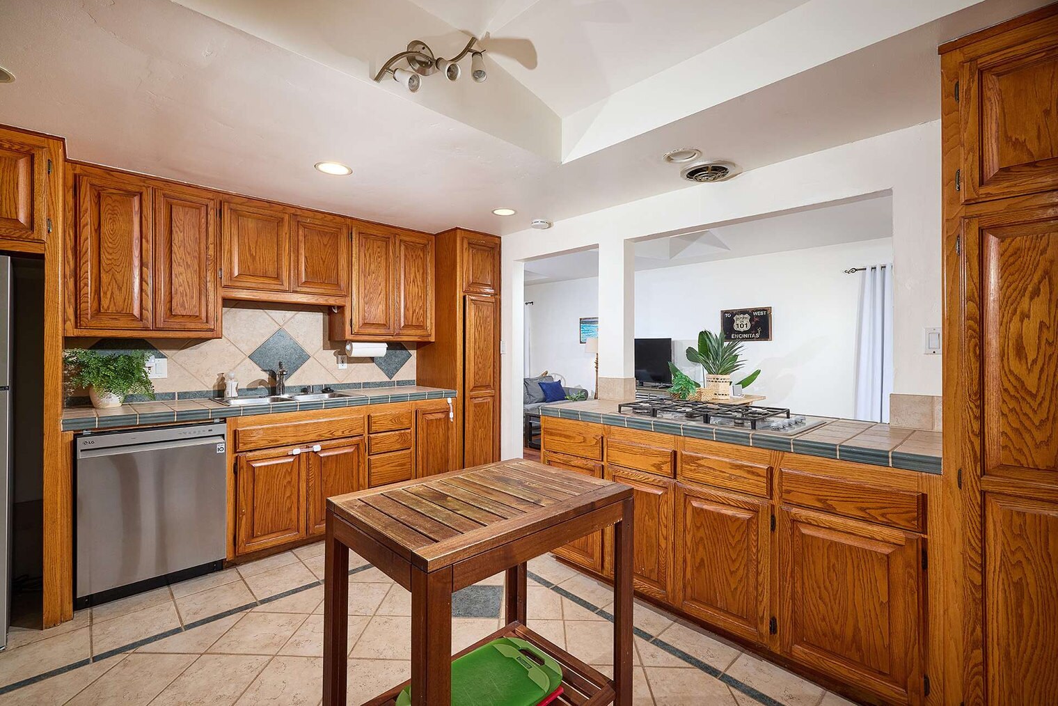 Building Photo - 549 San Dieguito Dr