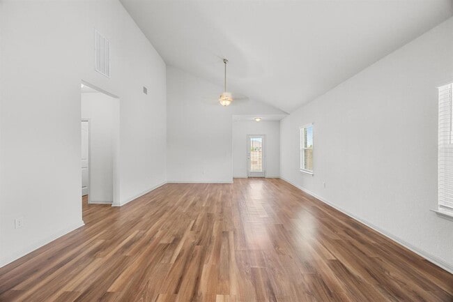 Building Photo - 356 Shiner Ln