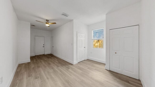Building Photo - 4 Bedroom / 2 Bath House