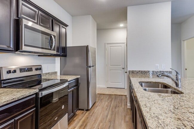 Building Photo - 205 Briar Cv