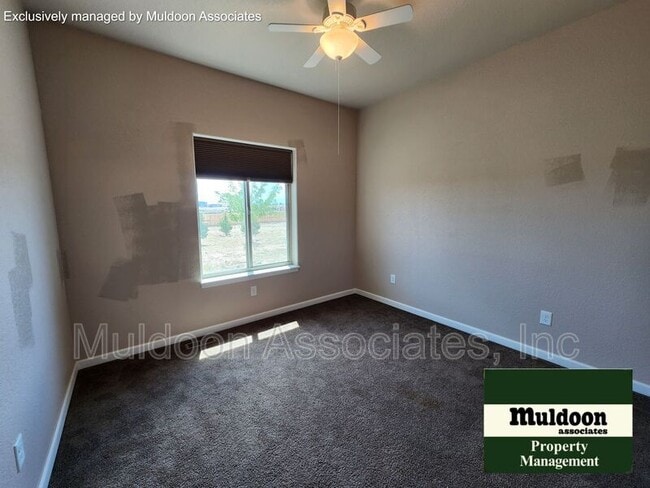 Building Photo - 326 N Longmont Dr