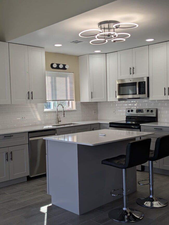 Building Photo - 3700 Golf Colony Ln