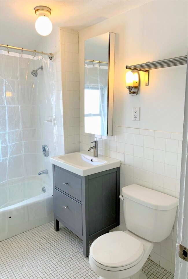 Building Photo - 98 Bristol Rd