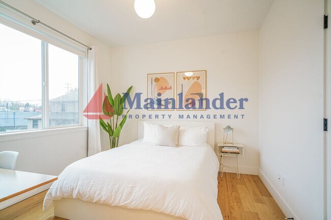 Building Photo - Modern Living in the Heart of Richmond, Just Blocks from Division Street This Home will not last ...