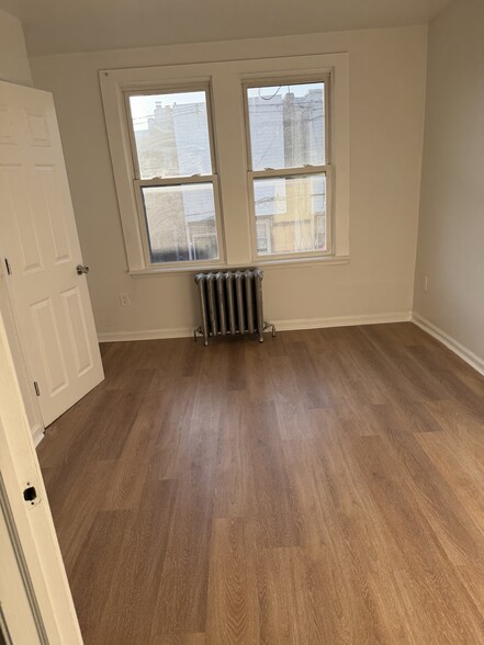 Building Photo - 313 E Eleanor St