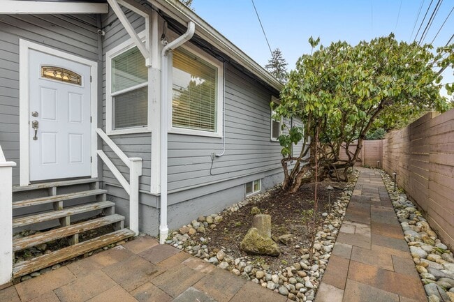 Building Photo - Updated Northgate Home with Modern Comfort, Privacy, and Great Walkability