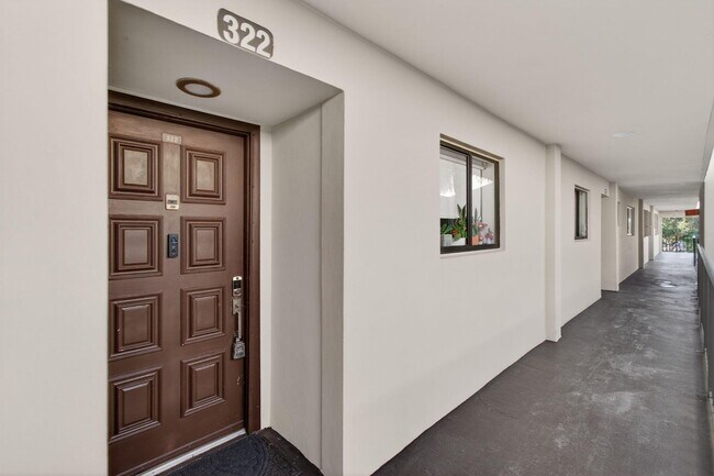 Building Photo - 5220 Las Verdes Cir