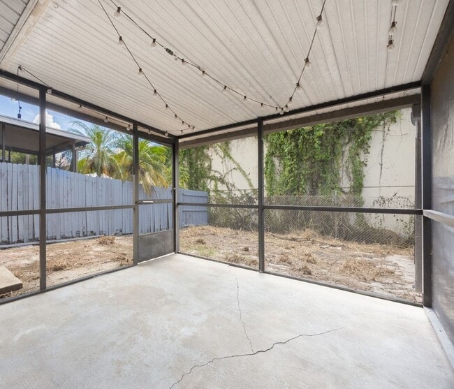 Building Photo - New Winter Garden Rental
