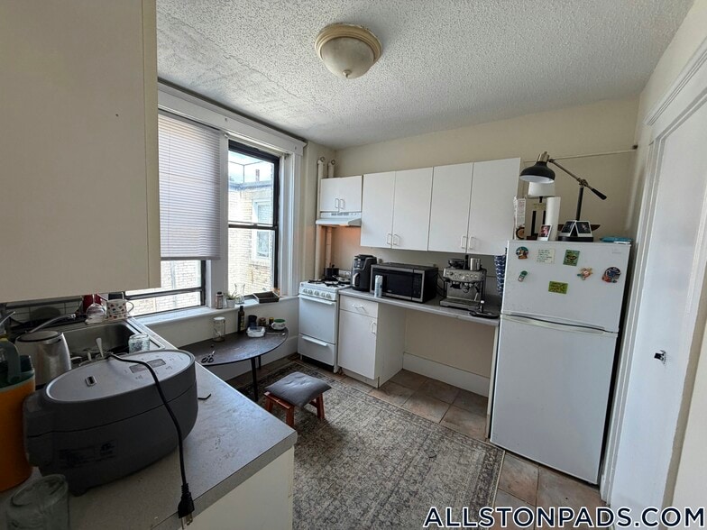 Building Photo - 11 Barrows St