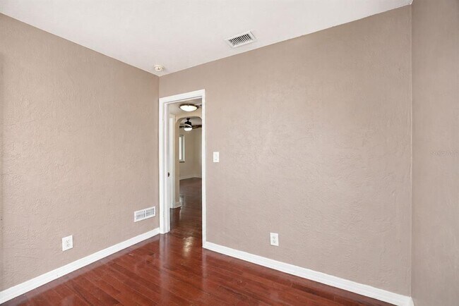 Building Photo - 520 83rd Ave N